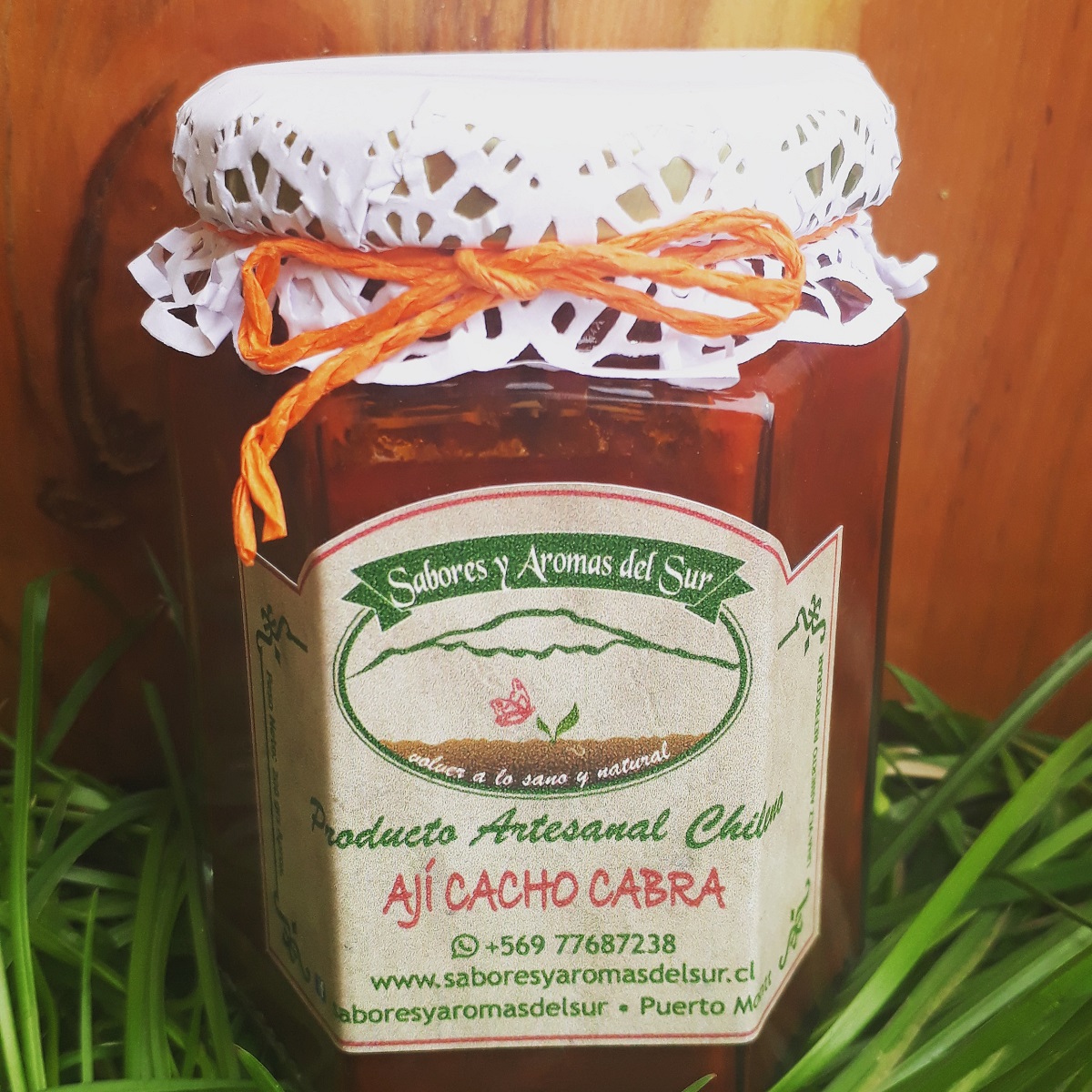 Frasco de salsa de ají cacho cabra